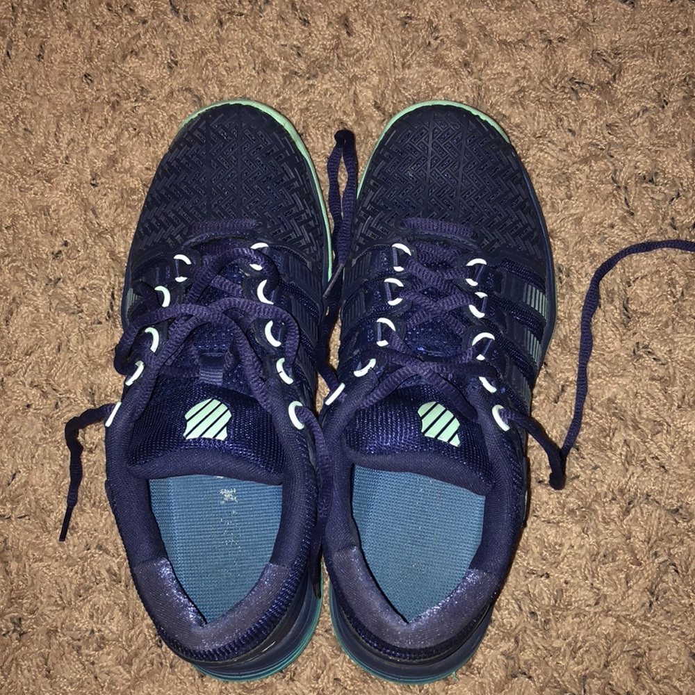 K-Swiss womens tennis shoes, size 9.